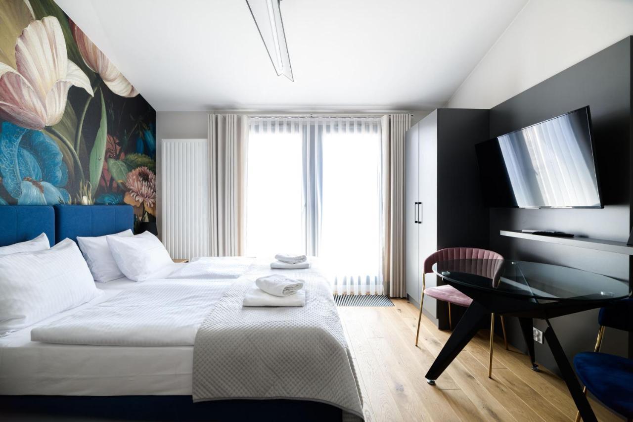 Aparthotel Inspire Miodova Residence Krakow Bagian luar foto