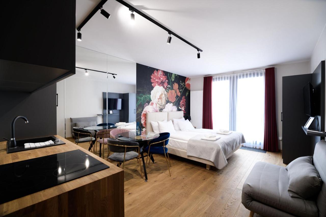 Aparthotel Inspire Miodova Residence Krakow Bagian luar foto