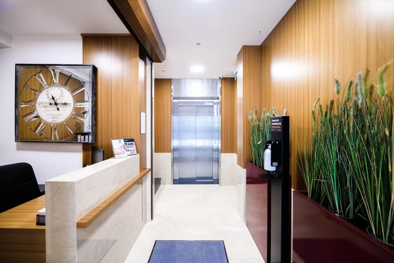 Aparthotel Inspire Miodova Residence Krakow Bagian luar foto