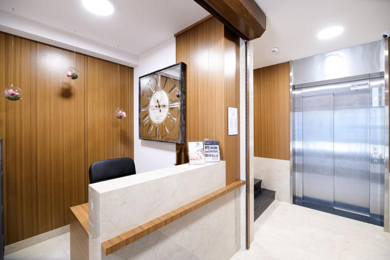Aparthotel Inspire Miodova Residence Krakow Bagian luar foto