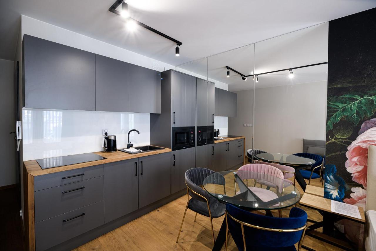 Aparthotel Inspire Miodova Residence Krakow Bagian luar foto