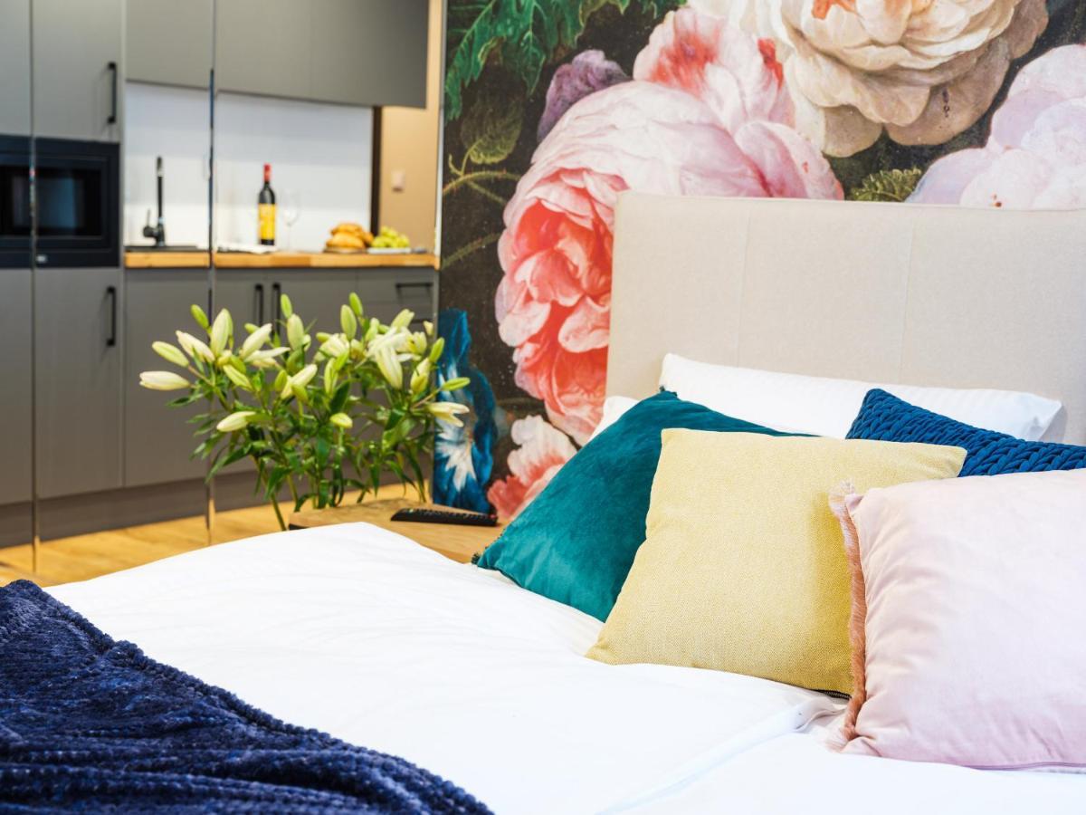 Aparthotel Inspire Miodova Residence Krakow Bagian luar foto