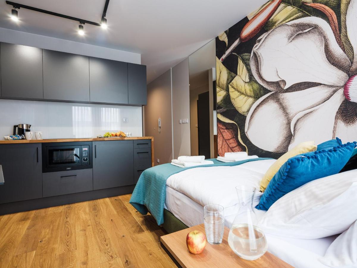 Aparthotel Inspire Miodova Residence Krakow Bagian luar foto