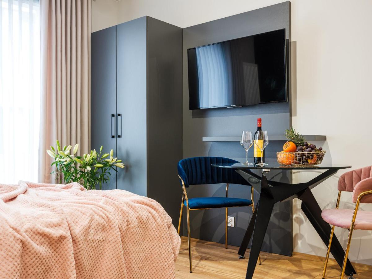 Aparthotel Inspire Miodova Residence Krakow Bagian luar foto